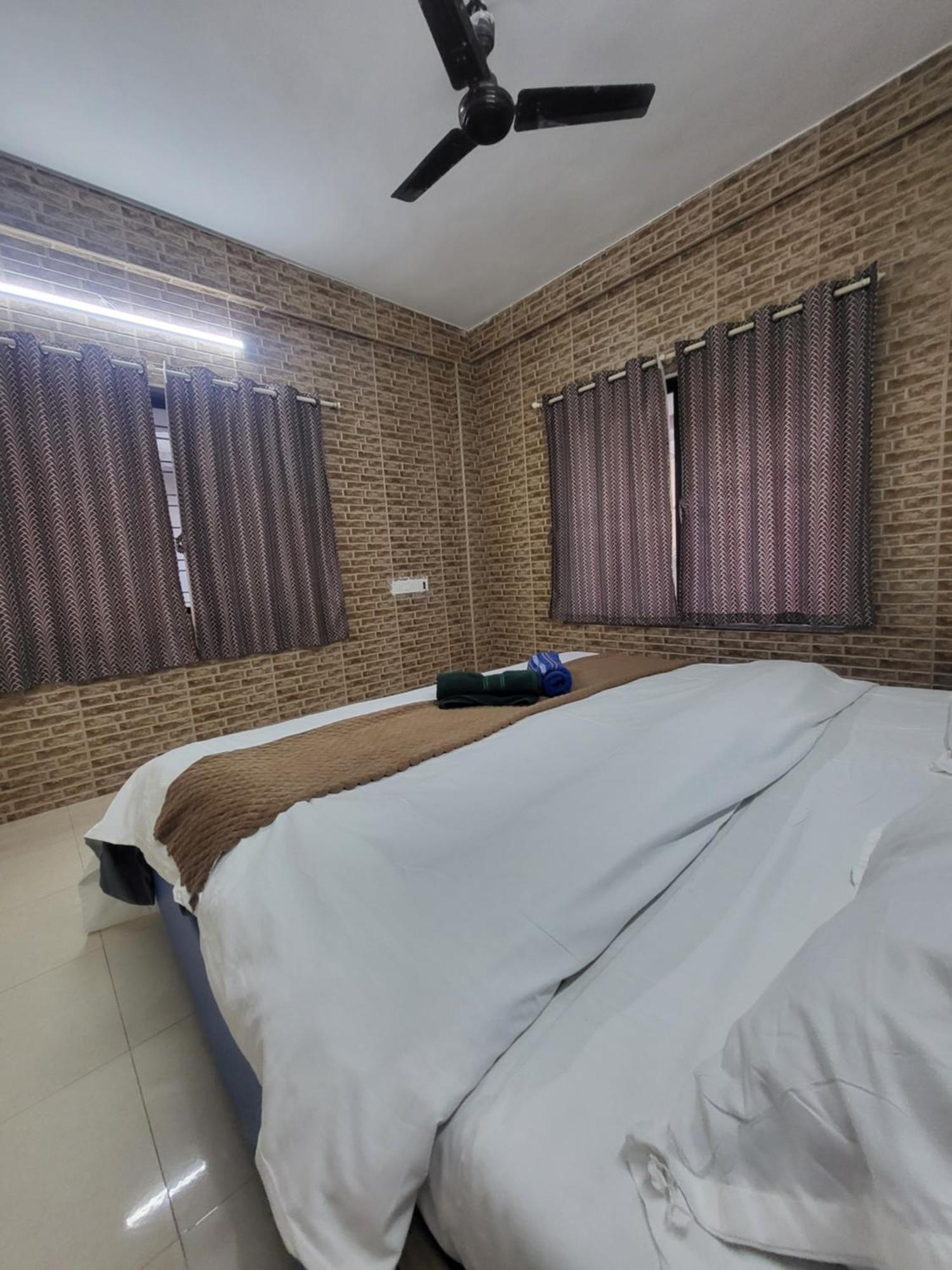 The Perfect Stays Para Disco Big Pool Cricket Turf Villa Lonavala Bagian luar foto