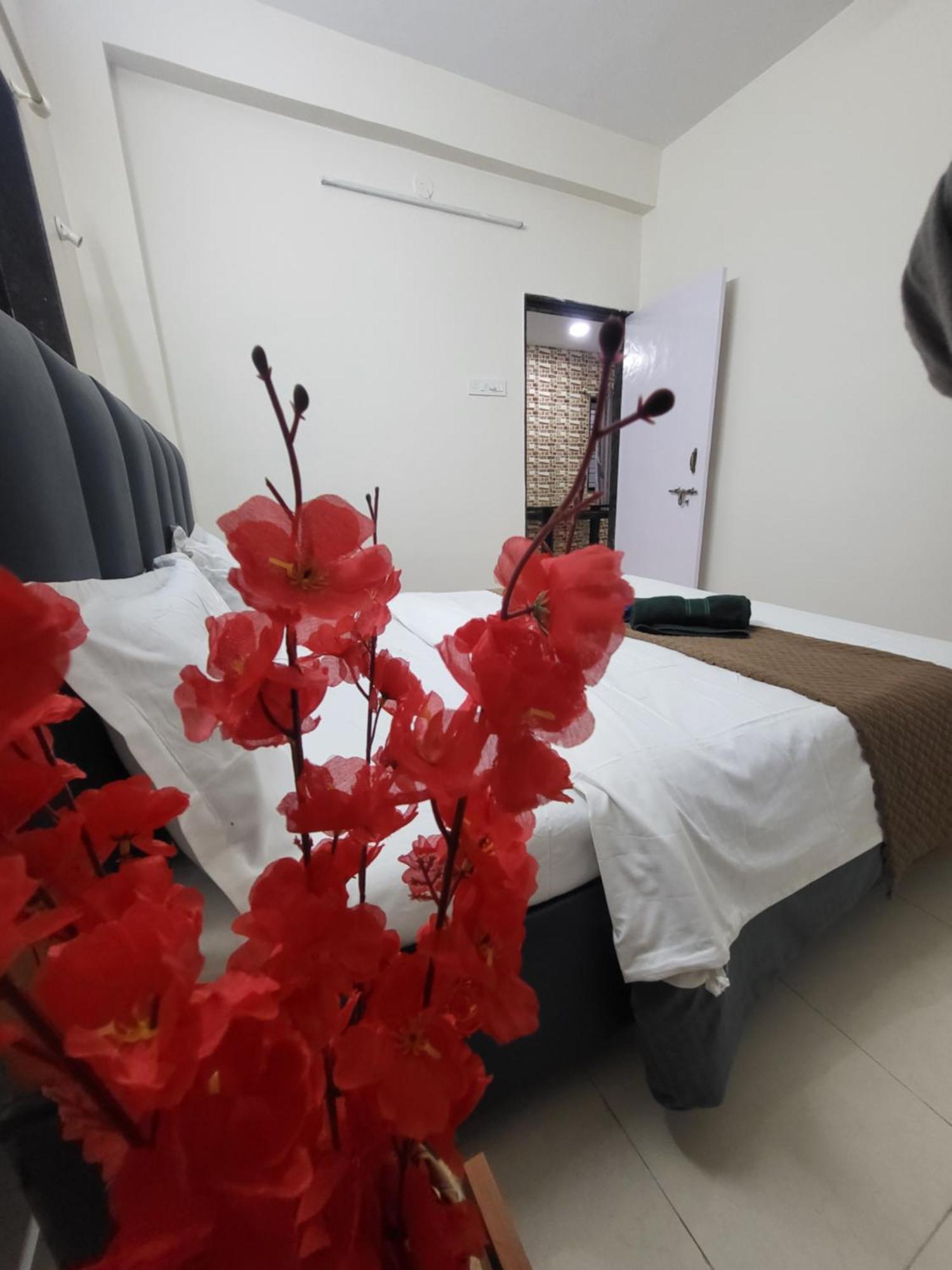 The Perfect Stays Para Disco Big Pool Cricket Turf Villa Lonavala Bagian luar foto