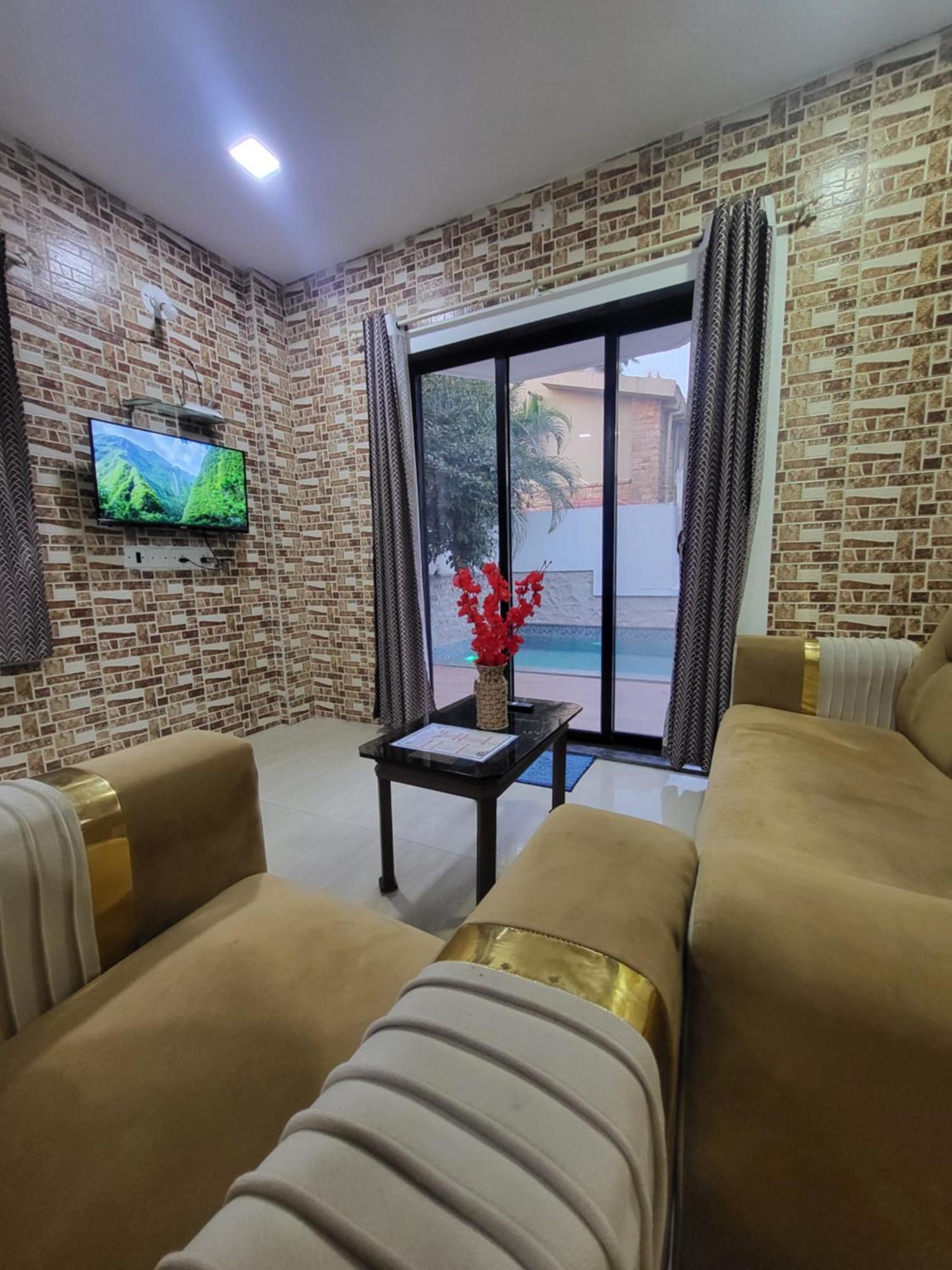 The Perfect Stays Para Disco Big Pool Cricket Turf Villa Lonavala Bagian luar foto