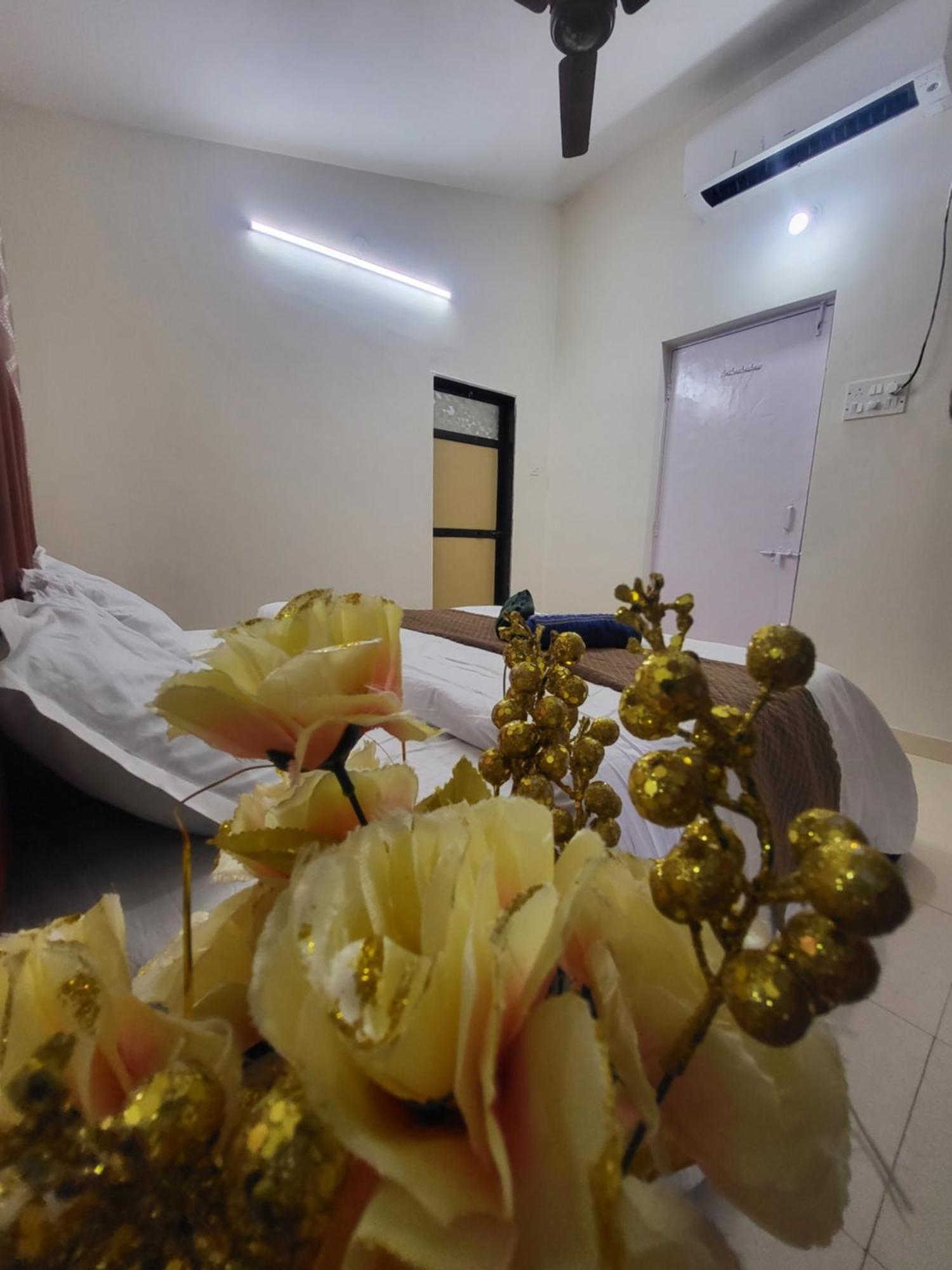 The Perfect Stays Para Disco Big Pool Cricket Turf Villa Lonavala Bagian luar foto