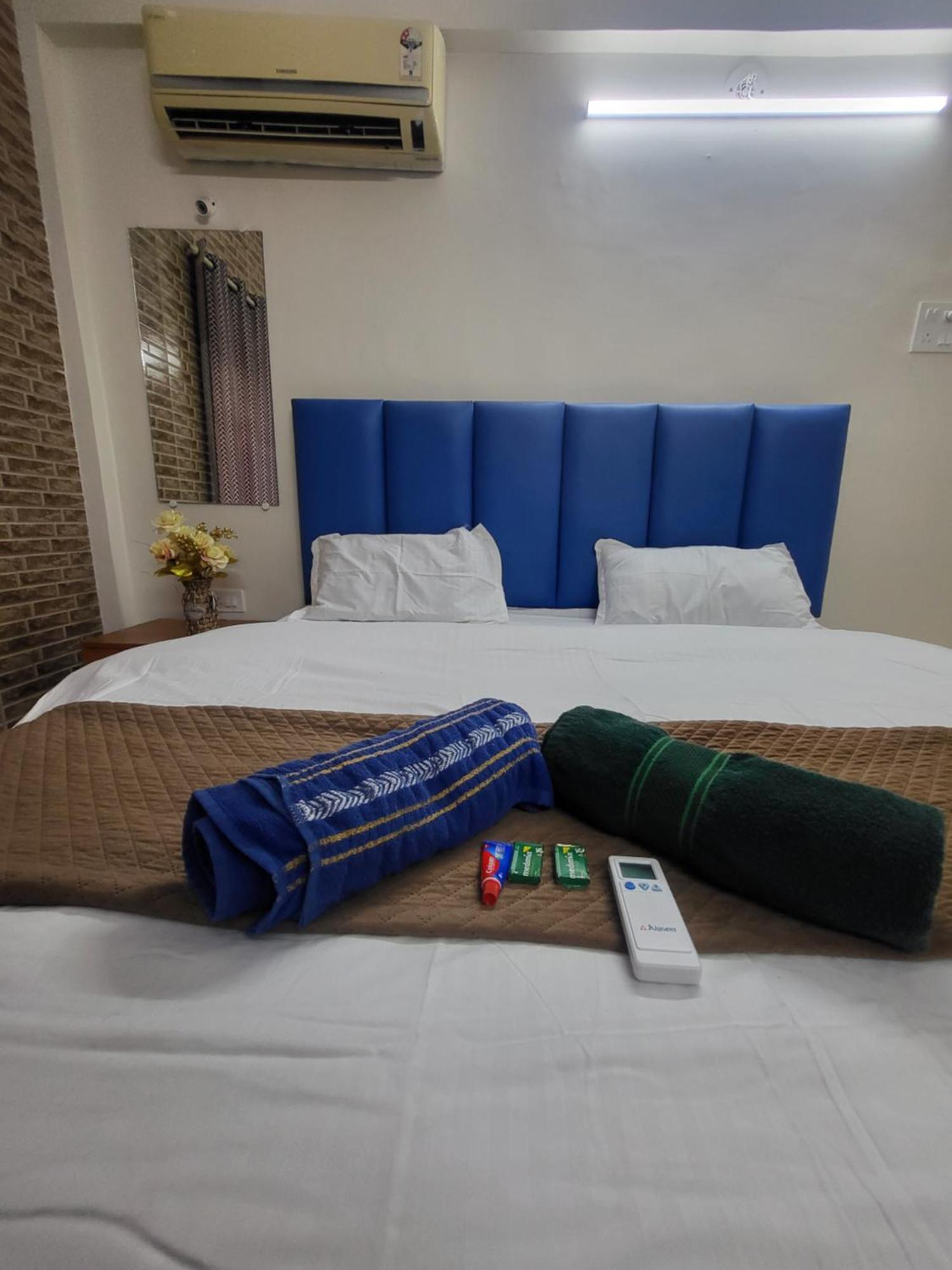 The Perfect Stays Para Disco Big Pool Cricket Turf Villa Lonavala Bagian luar foto
